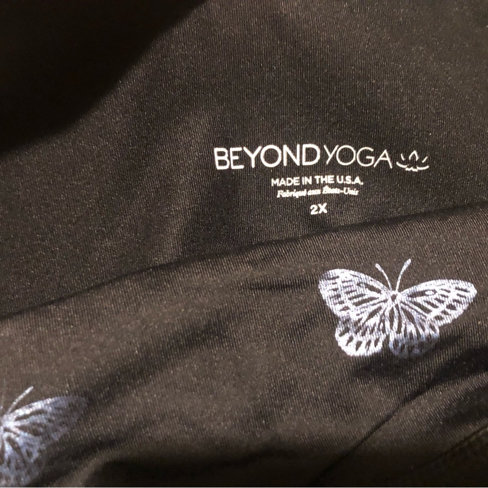 ๐ BEYOND YOGA BLK LEGGINGS W/ METALLIC BUTTERFLY PRINT- 2X! ๐ - Picture 7 of 13